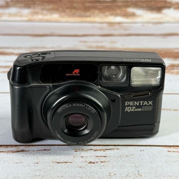 Pentax IQZoom 900 35mm Film Camera Black Auto Focus 1990s Vintage